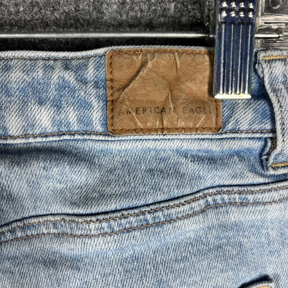 American Eagle‎ Mom Jeans Womens 4 Light Wash Blue Strigid High Rise Tapered Leg